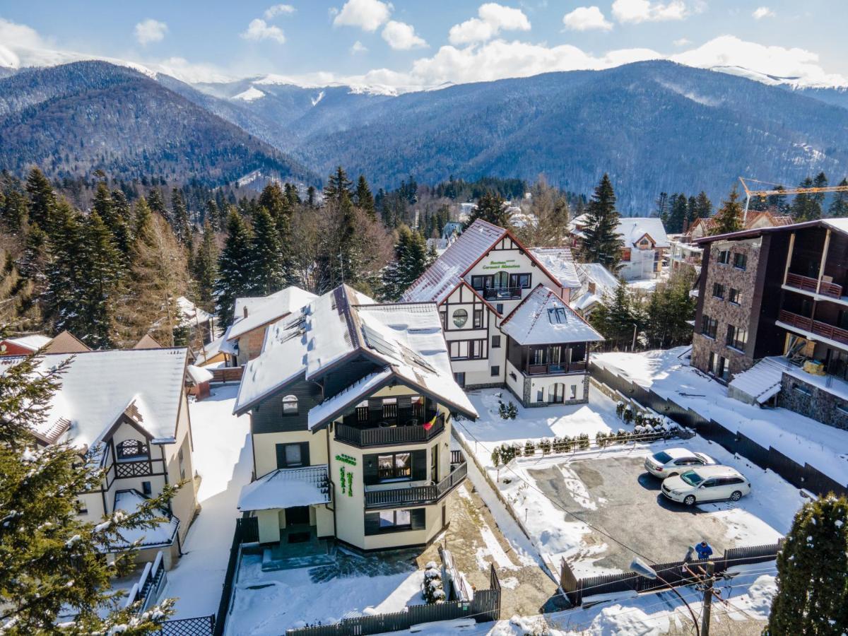 Hotel Pensiunea Carmen'S Mansion B Sinaia Esterno foto